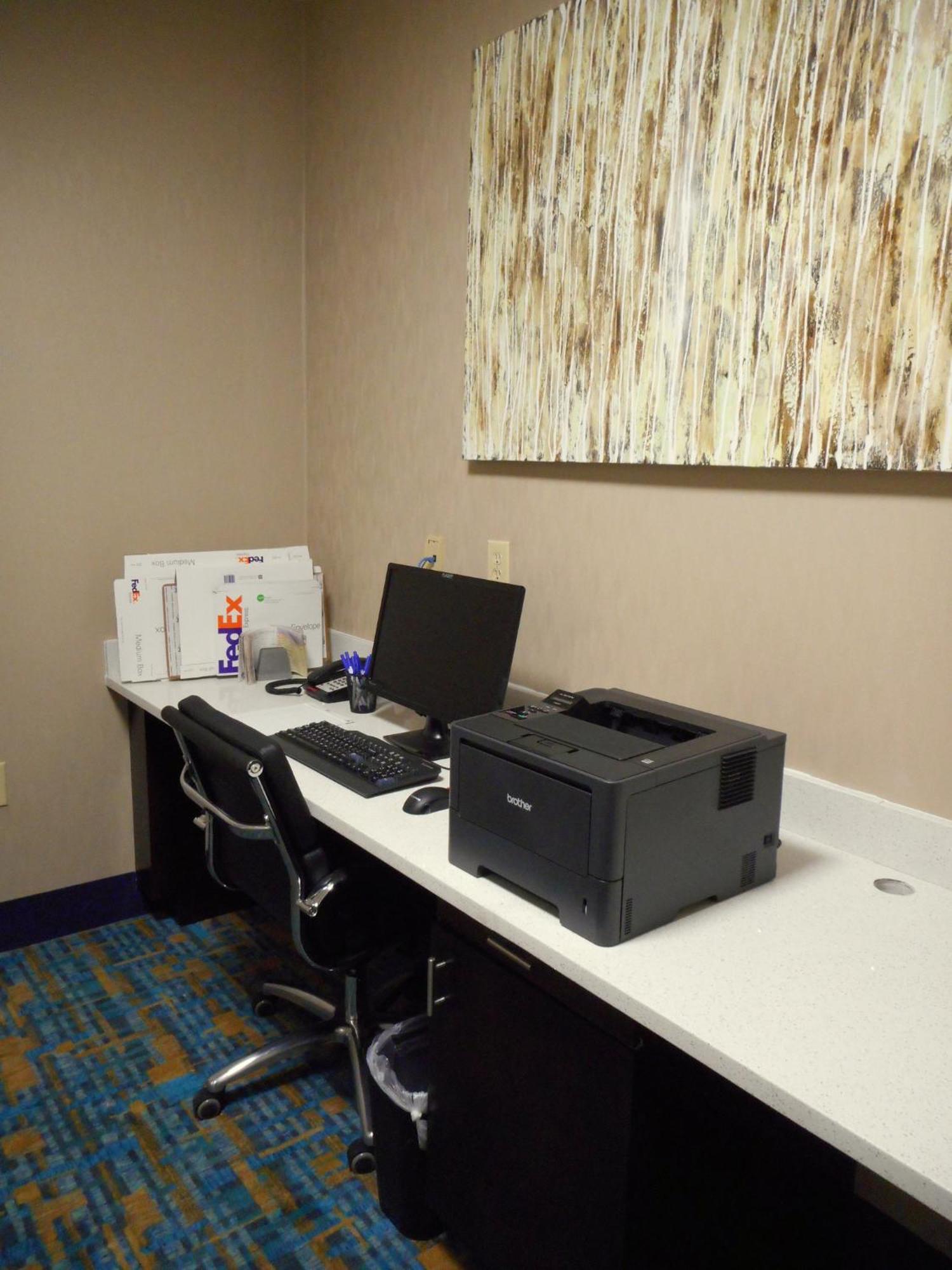 Holiday Inn Express & Suites Carmel North - Westfield By Ihg Exterior foto
